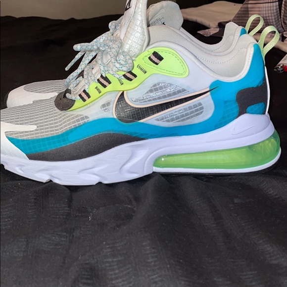 Nike Air Max 270 React (9) - Picture 2 of 3